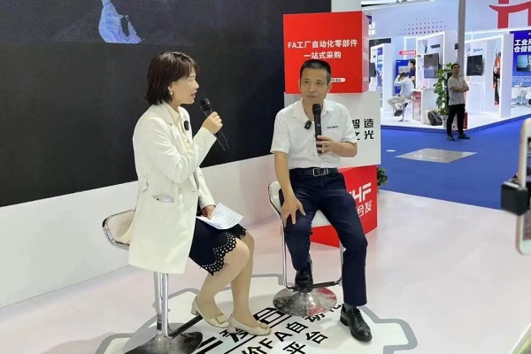 現(xiàn)場直播，暢談發(fā)展